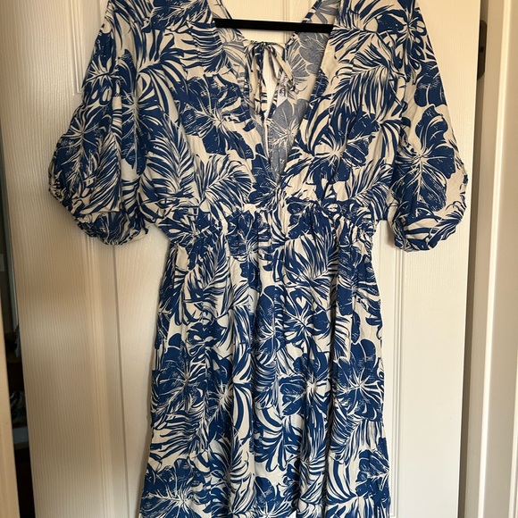 Blue and White Floral Swim Coverup, CUPSHE, NWT, size Medium - Picture 5 of 5